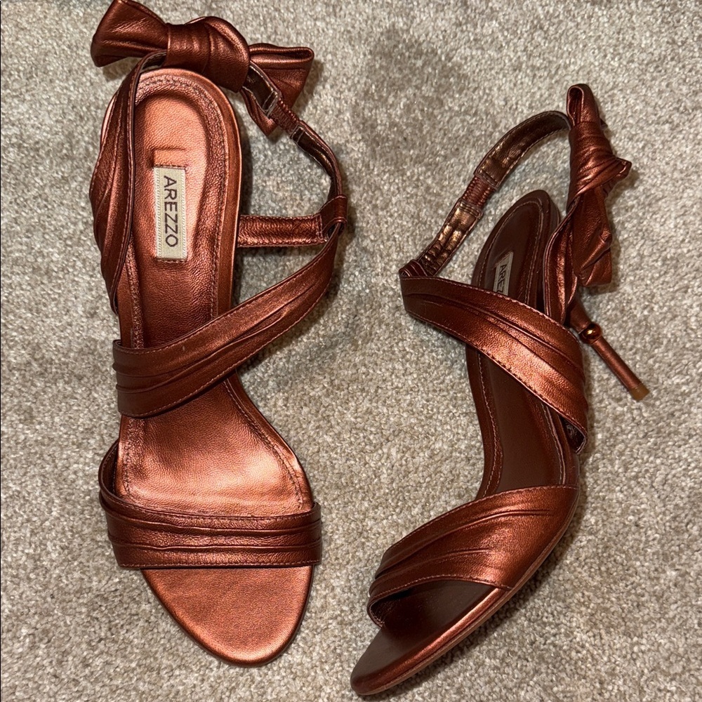 AREZZO Women's Metallic copper Brown heels!